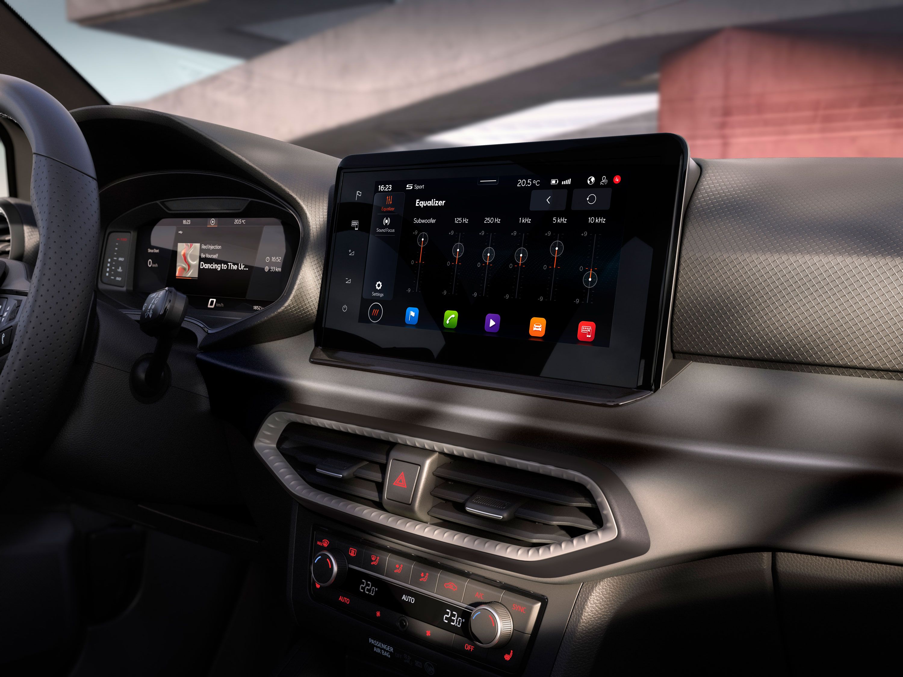 Pohľad do interiéru vozidla SEAT Ibiza s prístrojovou doskou, na ktorej je okrem iného zobrazený aj audiosystém SEAT.