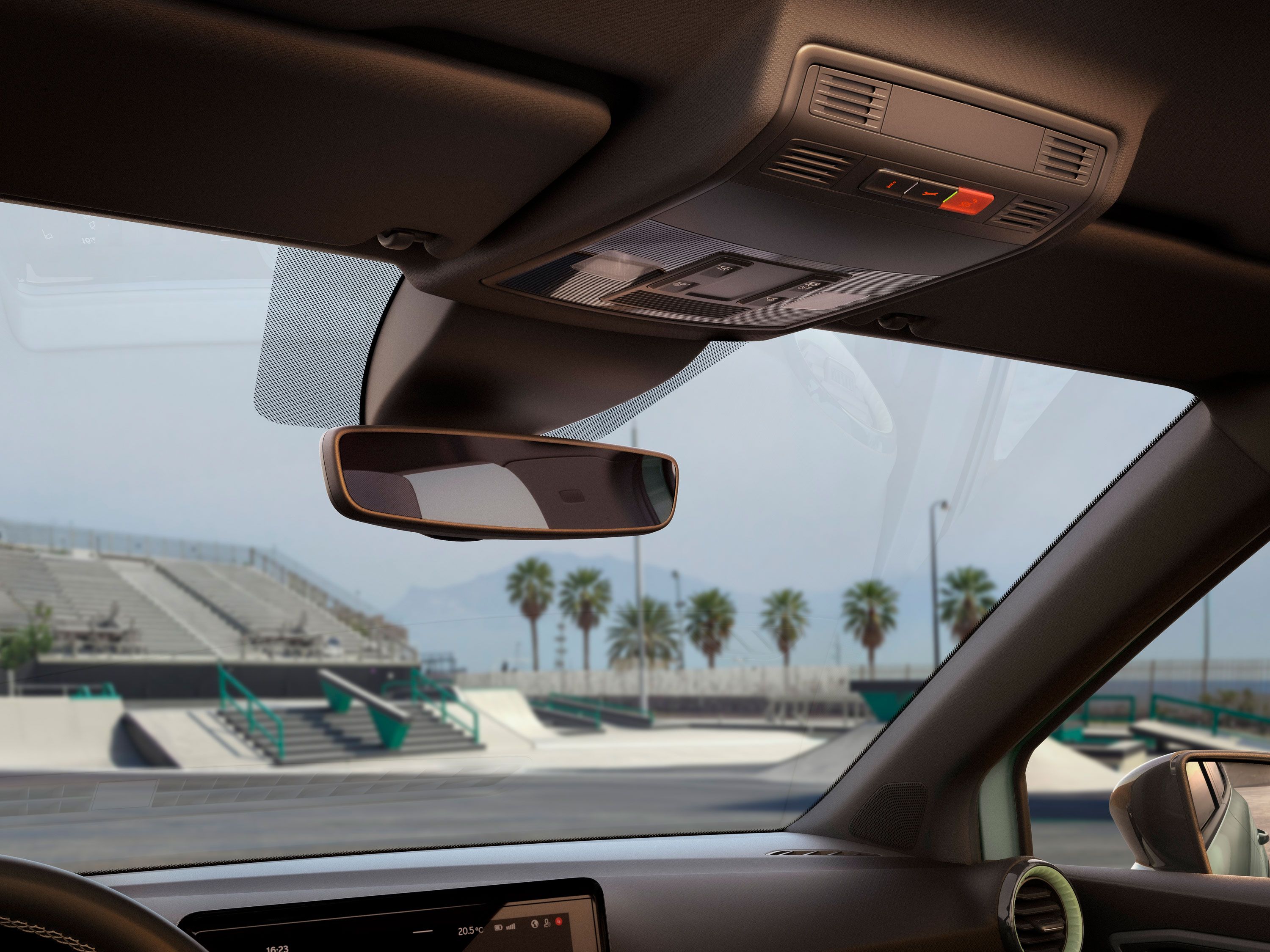 Pohľad do interiéru vozidla SEAT Arona so spätným zrkadlom